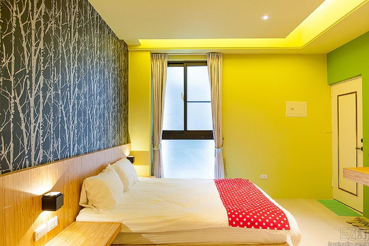 Yellow Kite Hostel Tainan Extérieur photo